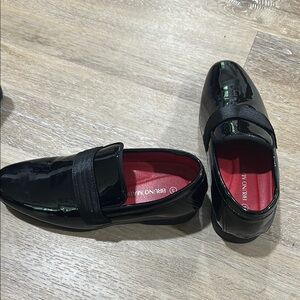 Bruno Marc Black Patent Loafers nwt kids size 3